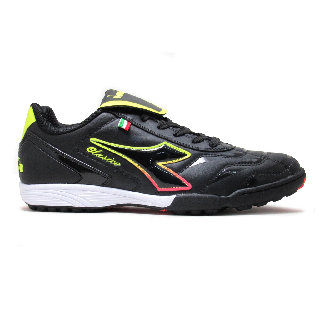 Botines diadora futsal 2025