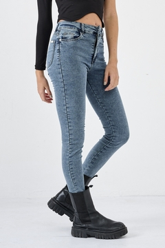 VIR JEAN SKINNY TIRO MEDIO HEL (29022) - comprar online