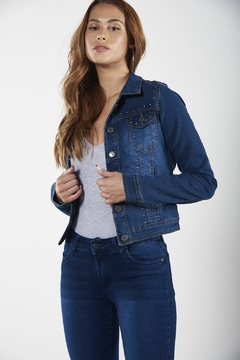 CLN CAMPERA JEAN BASICA TACHAS (28105) en internet