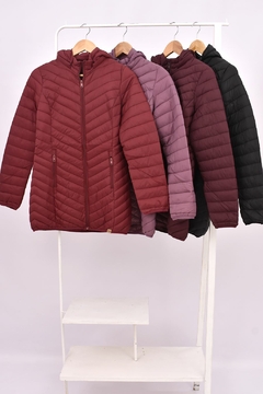 (MO) CAMPERA PUFFER C/LINEAS DIAG/C/CAP (29047) en internet