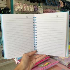 Caderno Espiral Capa Dura Feminino c/ Página Bolso e Folha c/ Linhas/4