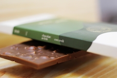 Tablete de chocolate com avelã - 80g na internet