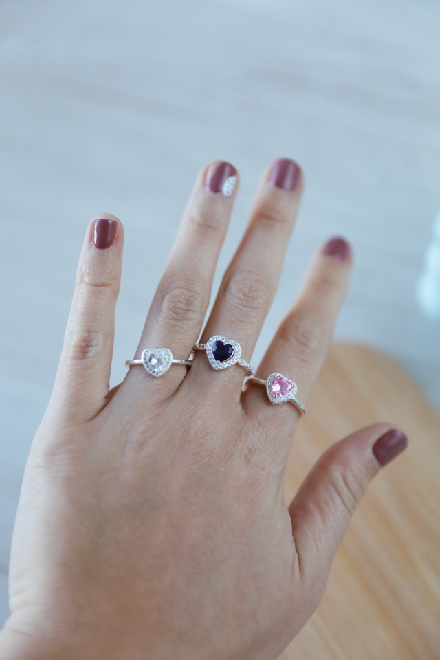 Anillos con piedra en forma de corazon sale