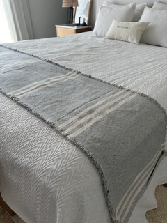 RVENTON!!!!!!! - ALFOMBRA LIVIANA/PIE DE CAMA/CAMINO DE MESA OLGA GRIS - 36X195 CMS - comprar online