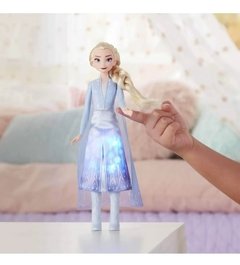 Frozen 2 Aventura de otoño, se ilumina Elsa o Anna - Hasbro - tienda online