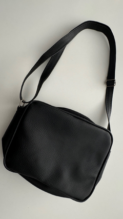 Bag con tachas 20% off pagando por transferencia - comprar online