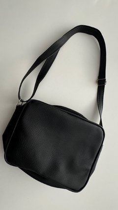 Mini BAG cuerina con tachitas negras 20% off pagando por transferencia - comprar online