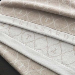 Toalha de Rosto Trussardi Speciale Soft Rose/Branco Jacquard Fio Tinto 98% algodão na internet