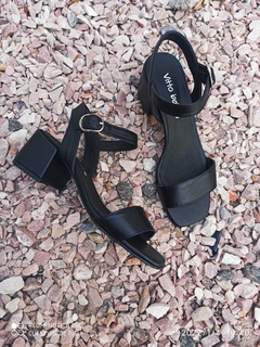Sandalia Taco Cuadrado Negro Cuero Argentino 2560