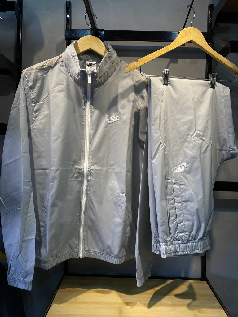Agasalho nike best sale cinza