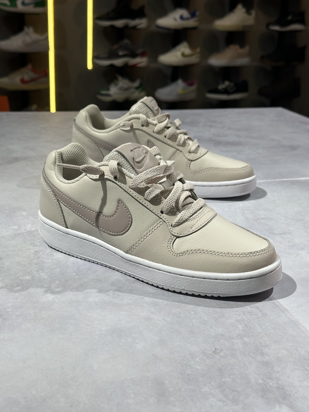 tenis nike ebernom low desert sand