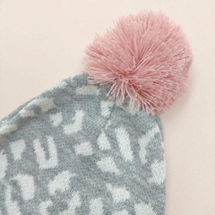 GORRO POMPON PRINT GRIS MELANGE en internet