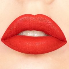 VELVETY KISS MATTE LIQUID LIPSTICK - AMOR US - comprar en línea