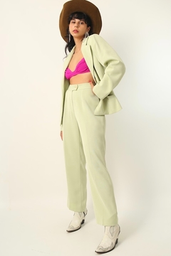 Conjunto verde abacate blazer + calça cintura alta na internet