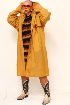 Imagem do Capa de chuva amarela vintage levinha