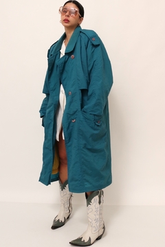 Imagem do trench coat estilo capa nylon forrado vintage