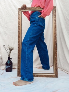 Calça jeans vintage corte reto cintura alta