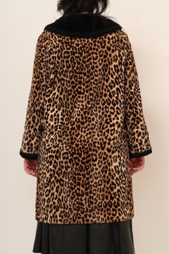 Casaco leopardo detalhes pelucia preto 60´s - loja online