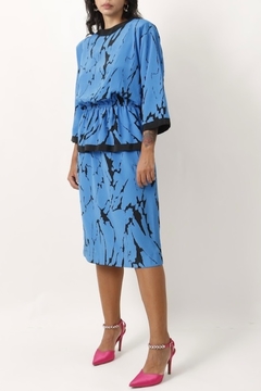 Imagem do vestido midi ombreira zebra azul