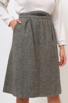Saia cintura alta lã cinza com preto recorte couro (atelie parisiense) - comprar online