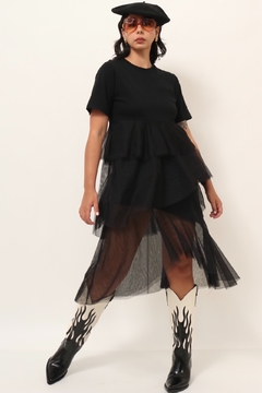 Vestido preto saia tule assimetrica garimpado em Barcelona - comprar online