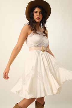 vestido branco renda plissado camadas - comprar online