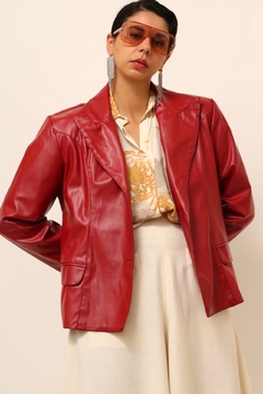 jaqueta vermelha couro fake forrada - Capichó Brechó