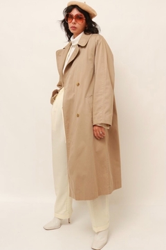 trench coat classico bege vintage na internet