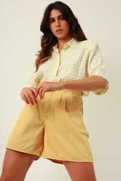 shorts cintura mega alta amarelo vintage