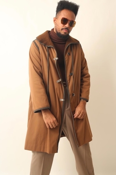 casaco estilo capa bege todo forrado pelucia - comprar online