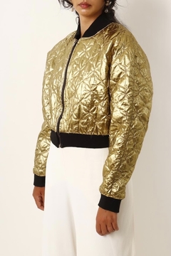 jaqueta cropped dourada forrada