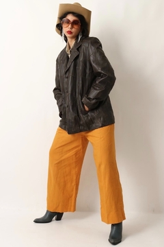 jaqueta couro marrom recortes vintage na internet