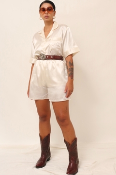 Conjunto acetinado shorts + blusa creme - comprar online