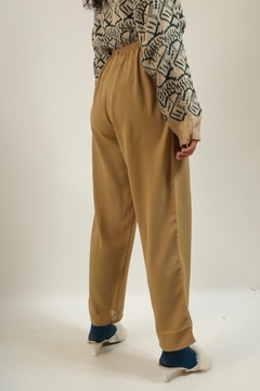 calça cintura alta camelo vintage na internet