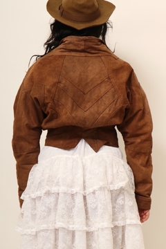 Jaqueta cropped couro marrom acinturada - comprar online