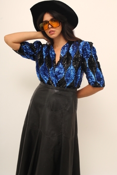Blusa paete azul e preto ombreira vintage na internet