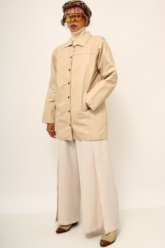 Jaqueta de couro ombreira bege classica - comprar online