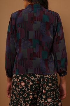 Blusa estampada ombreira vintage na internet