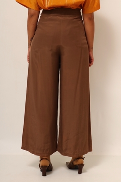 Calça marrom cintura alta pantalona - comprar online