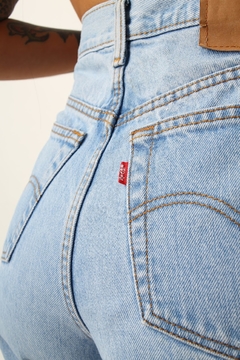 Calça jeans LEVIS cintura mega alta vintage na internet