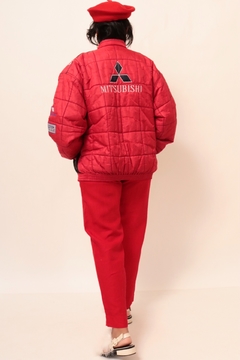 Jaqueta mitsubishi vermelha logo esportiva