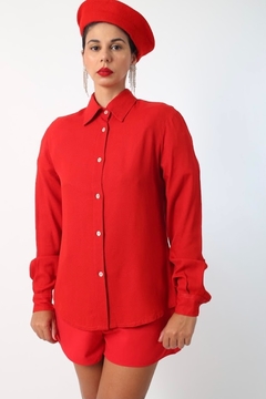 camisa vermelha chic vintage na internet