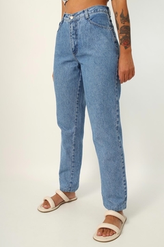 calça jeans azul vintage classica na internet