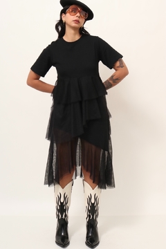Vestido preto saia tule assimetrica garimpado em Barcelona - comprar online