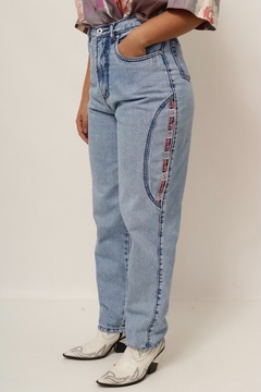 Calça jeans cintura alta detalhe escrita lateral - comprar online