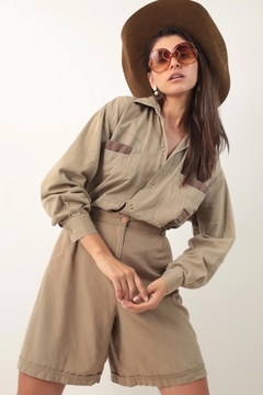 camisa safari cropped bege vintage na internet