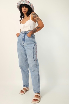Calça jeans cintura mega alta escrita lateral - comprar online
