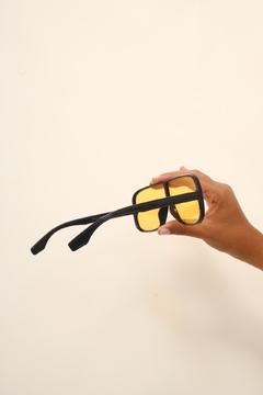 Oculos sol lente amarela 70´s - Capichó Brechó