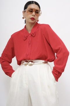 Camisa vermelha bordada vintage na internet