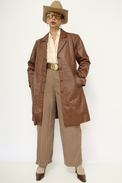 Casaco longo couro marrom vintage na internet